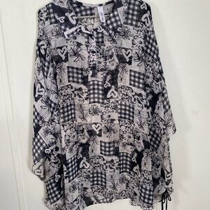 Black and White Floral Women's Top